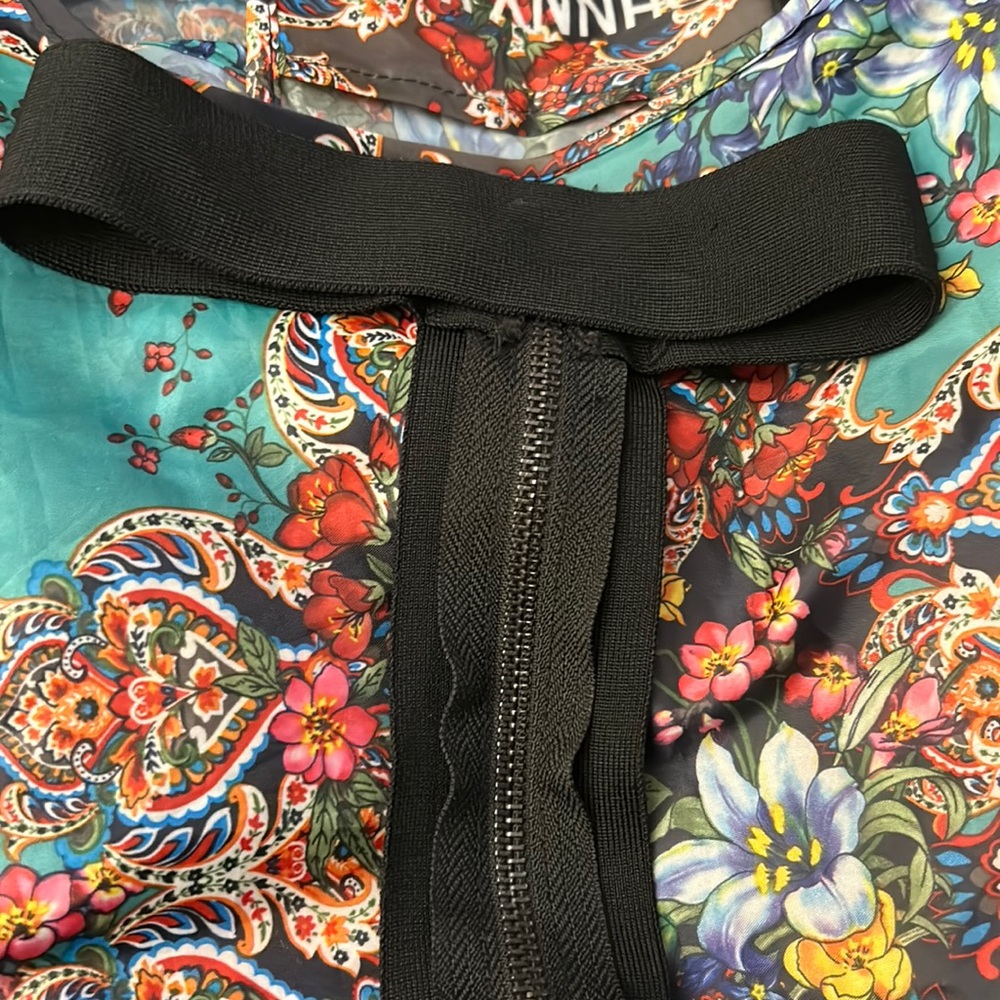 Hot Miami Styles Long Sleeve zippered Black Crop Top with collar
